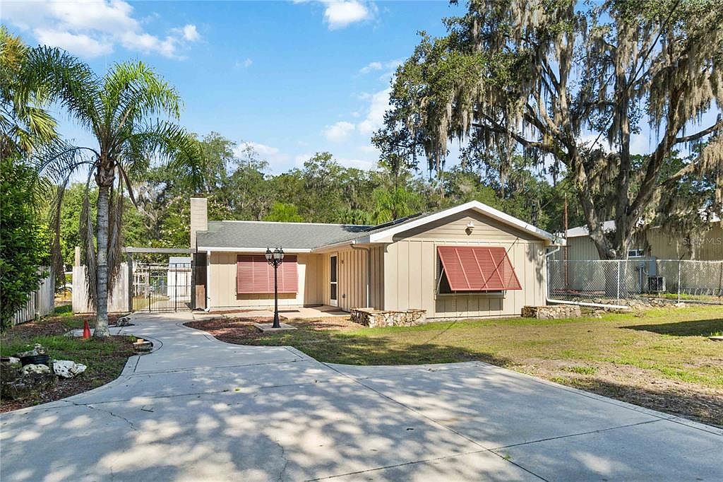 24872 County Road 42, Paisley, Fl 32767 