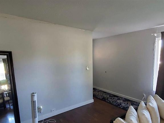 4th image of 2321 S Pond St