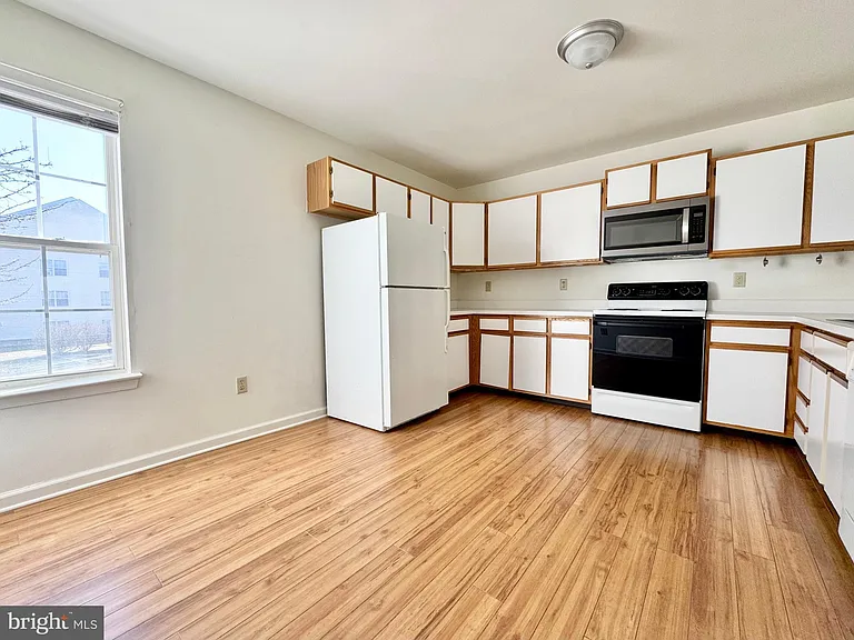 305 Charring Cross Dr — Photo 8