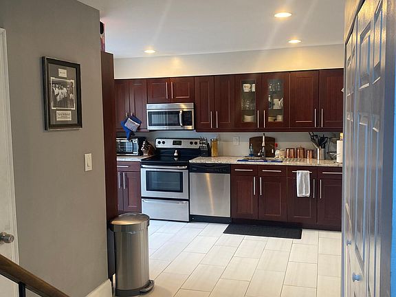 3rd image of 6118B Hoskins Hollow Cir
