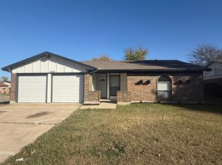 2601 Spring Ct, Grand Prairie, TX 75052