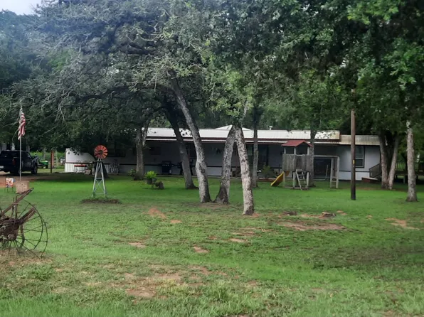 537 County Road 131, Hallettsville, TX 77964