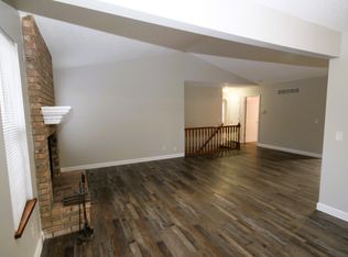 1008 Hunter Ln, Lake Saint Louis, MO