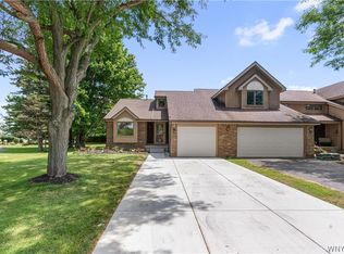 425 Robin Rd, Buffalo, NY 14228