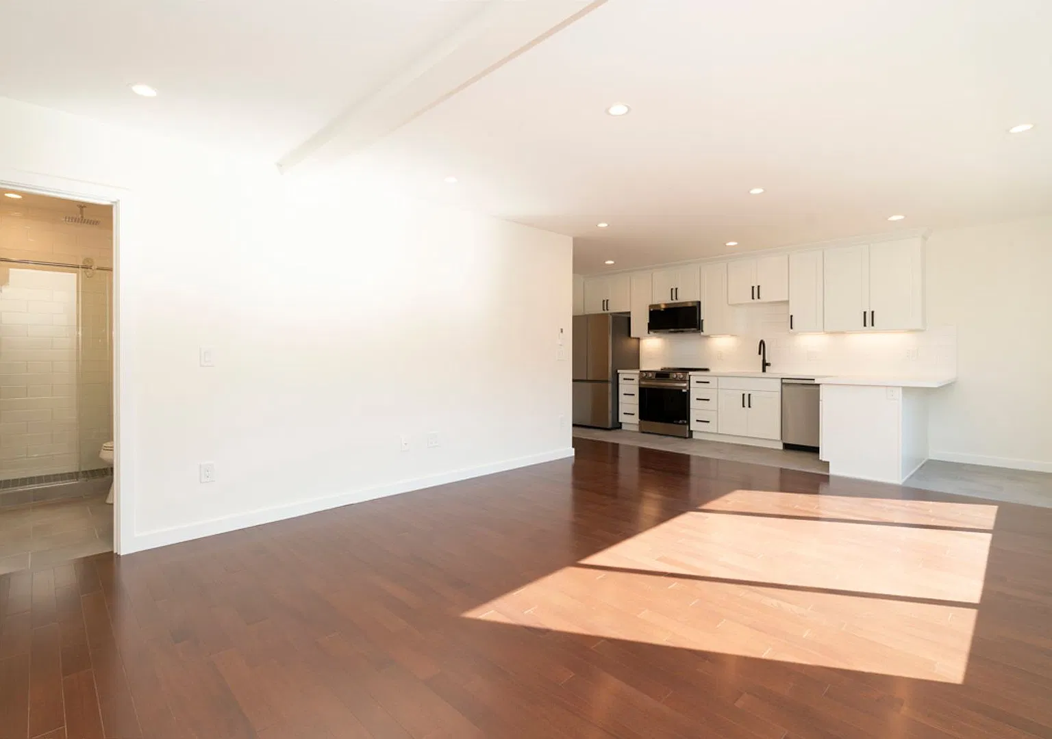 Brand New Remodel Spacious 3BR/2BA Residence High Ceilings with A/C in Heart of Fremont — Photo 2