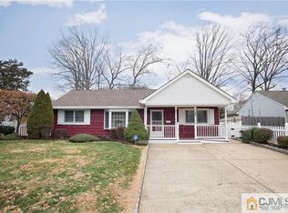 52 Idlewild Rd, Edison, NJ 08817