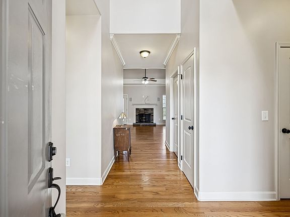 2nd image of 1098 Golf View Way