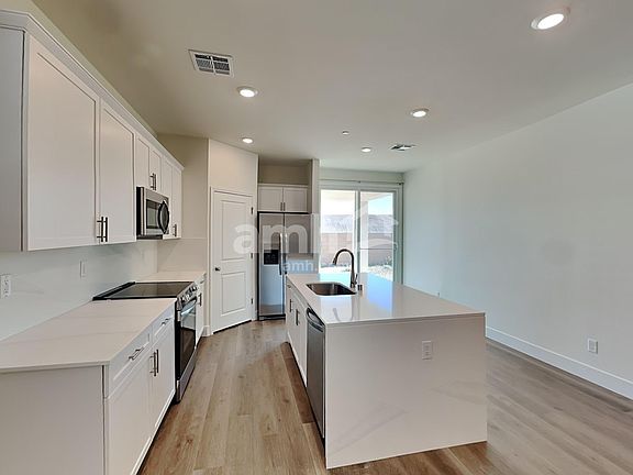 3rd image of 826 English Primrose St