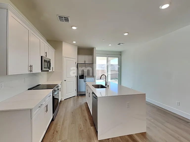 826 English Primrose St — Photo 3