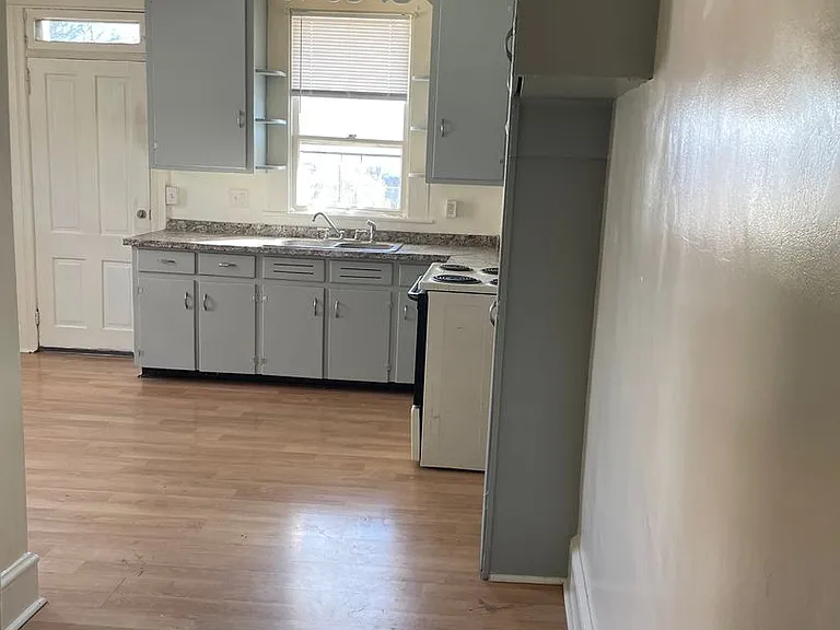 650 N Mulberry St — Photo 3