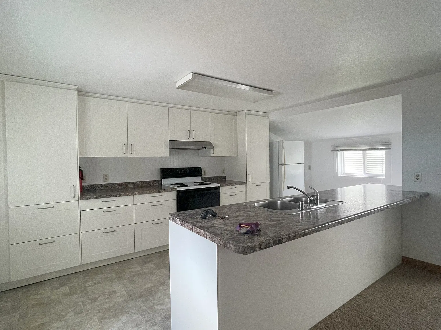 3 bed, 1000 sqft, $1,700 — Photo 2