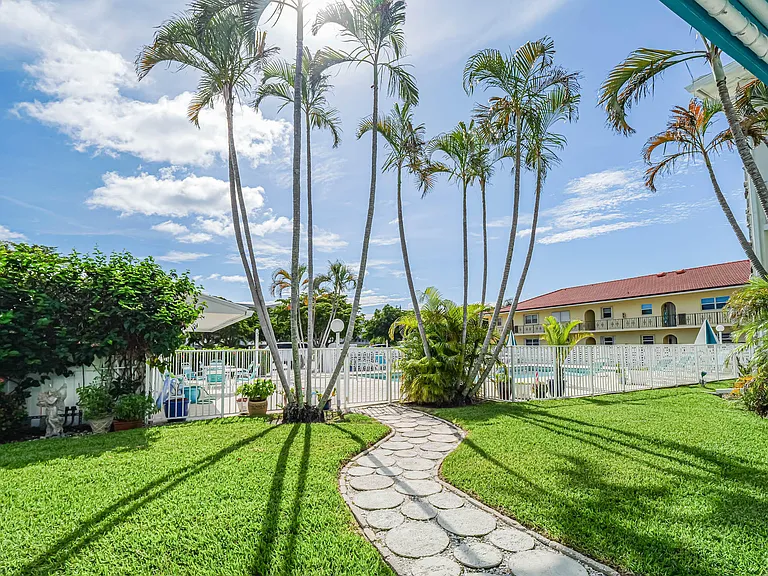 37 Yacht Club Dr #310 — Photo 32