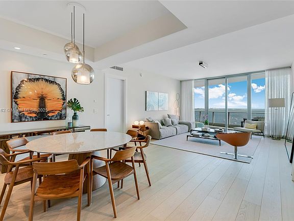 4th image of 2627 S Bayshore Dr APT 2304