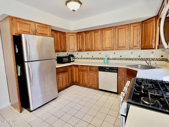 4th image of 1617 Woodfield Avenue