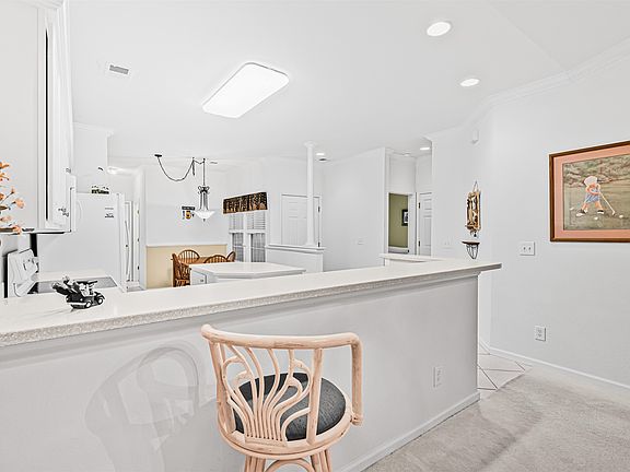 5th image of 131 Chenoa Dr. #A