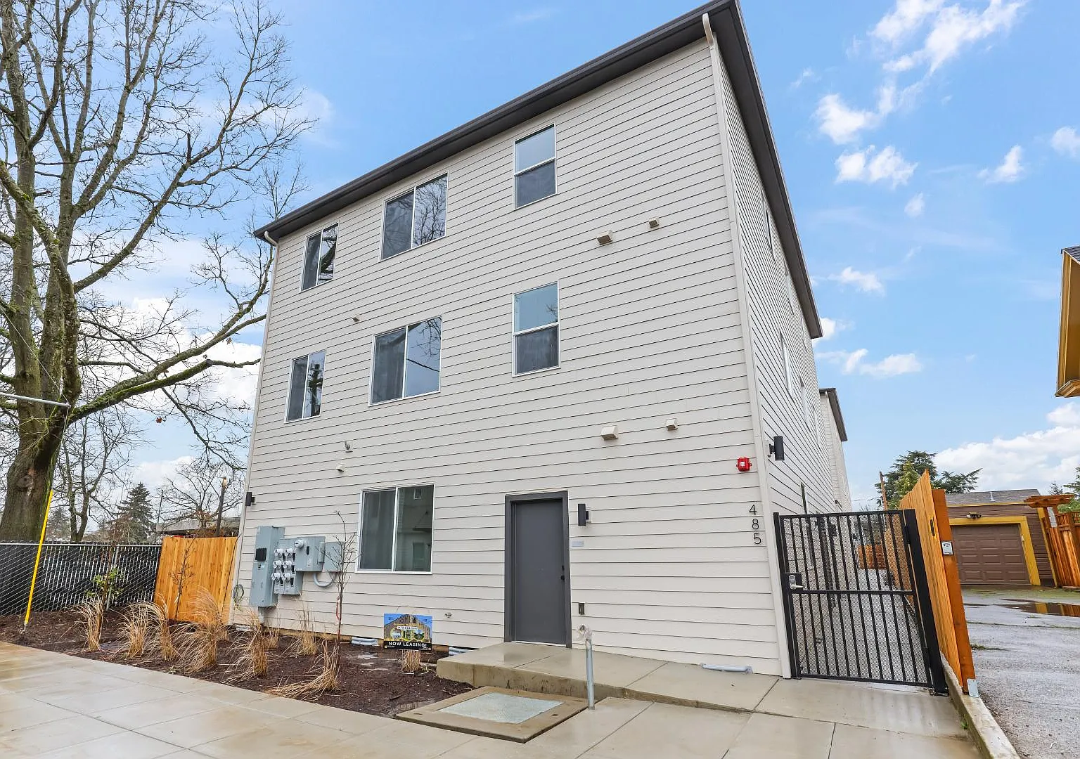 485 NE Jessup St - 485-302 — Photo 4
