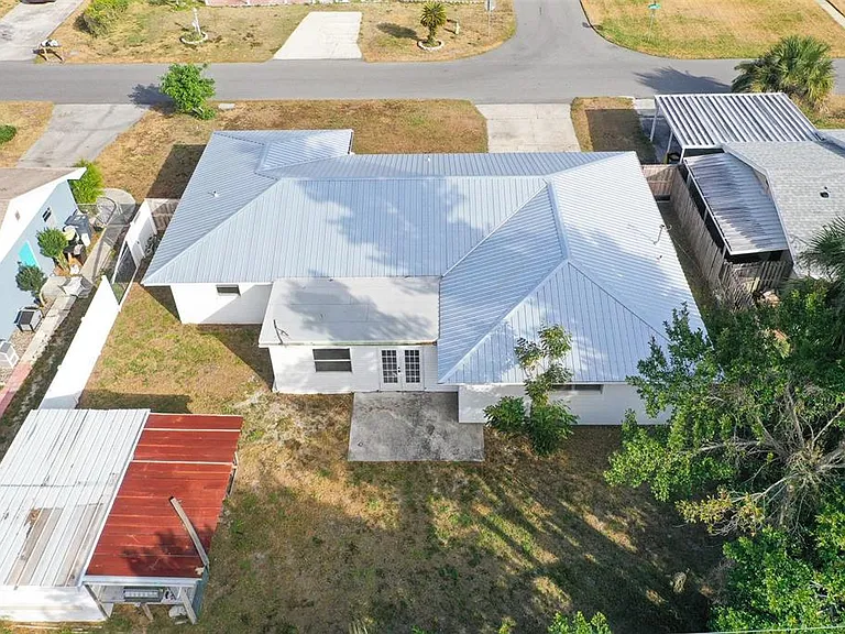 124 Shelley Dr — Photo 2