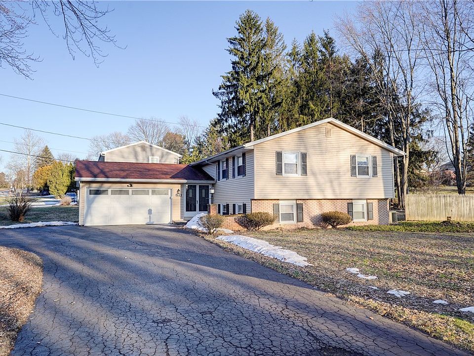 1st image of 124 Charleswood Dr