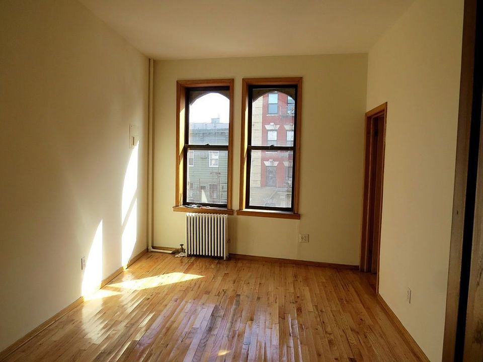 2nd image of 527 Metropolitan Ave APT 2L