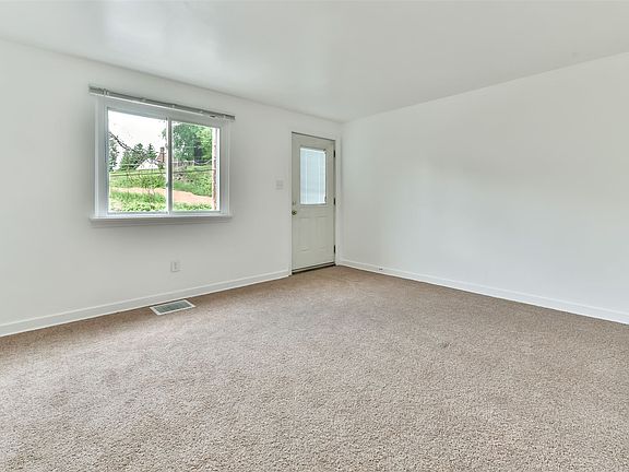 5th image of 608 Church St