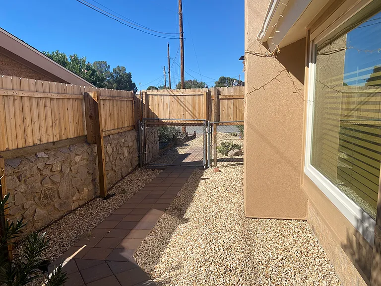 1908 Christine Ct — Photo 19