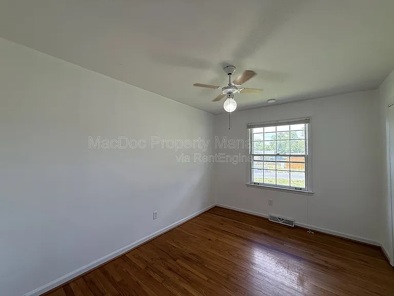 1804 Sherwood Dr — Photo 14