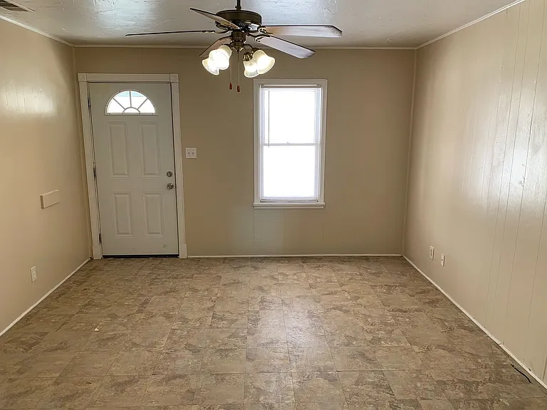 3817 S Ong St — Photo 3
