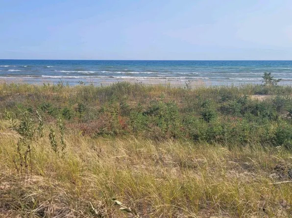 12663 W Beach Rd, Naubinway, MI 49762
