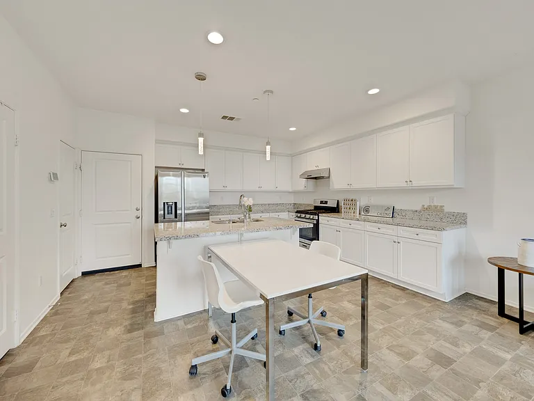 1018 Shiba Ct — Photo 11