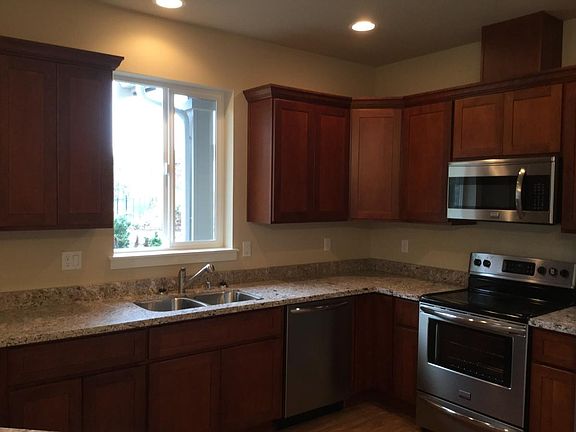 5th image of 1683 Burnside Pl Unit B