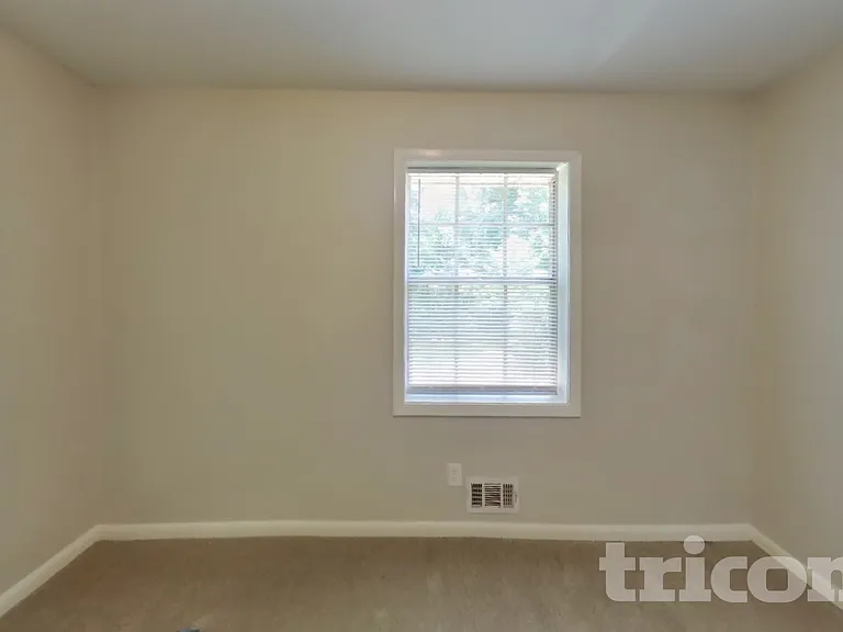 2270 Emerald Castle Dr — Photo 15