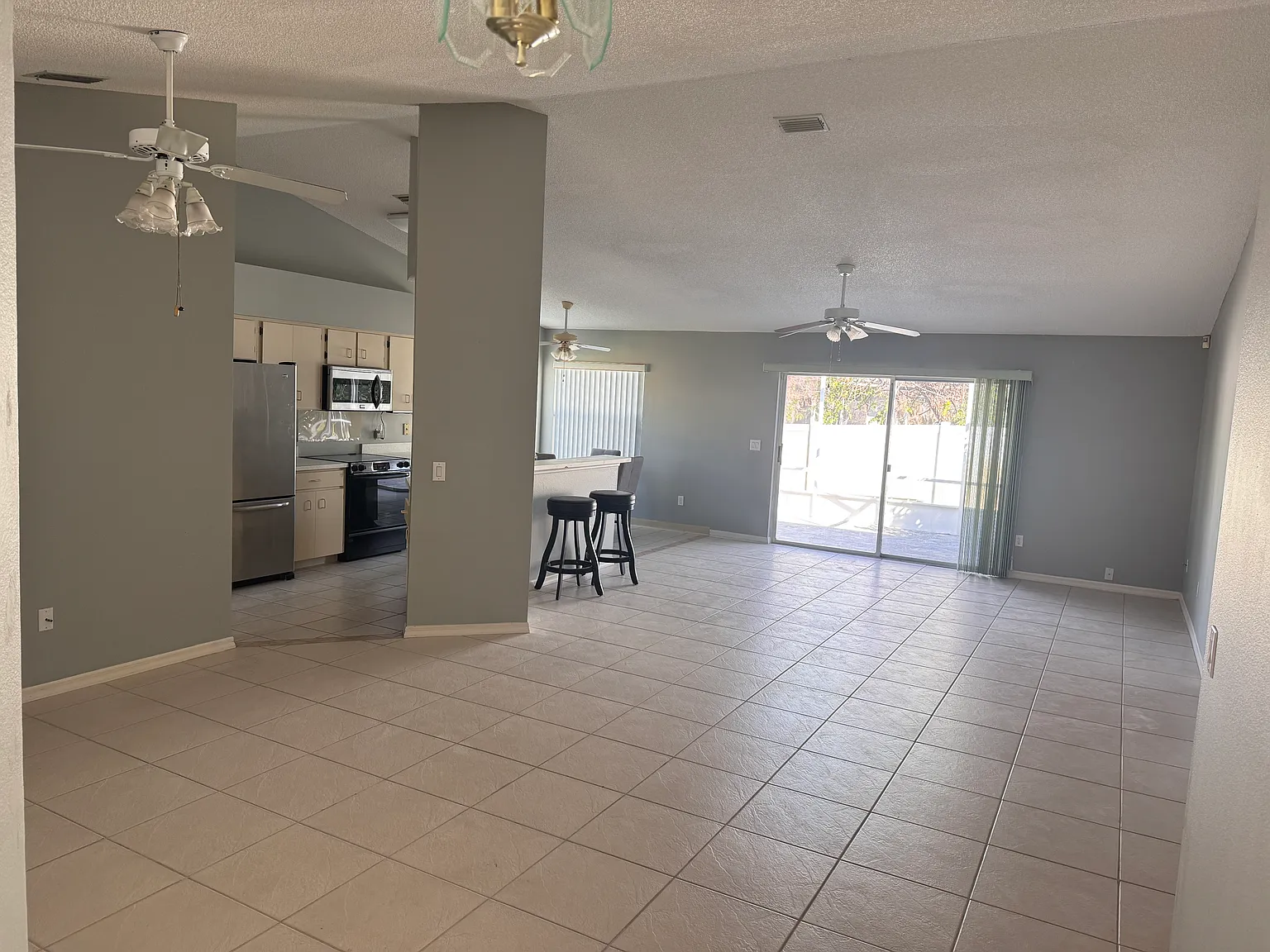 3 bed, 1596 sqft, $2,400 — Photo 2