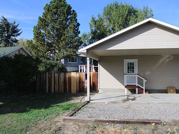 3rd image of 300 Stevens Ave