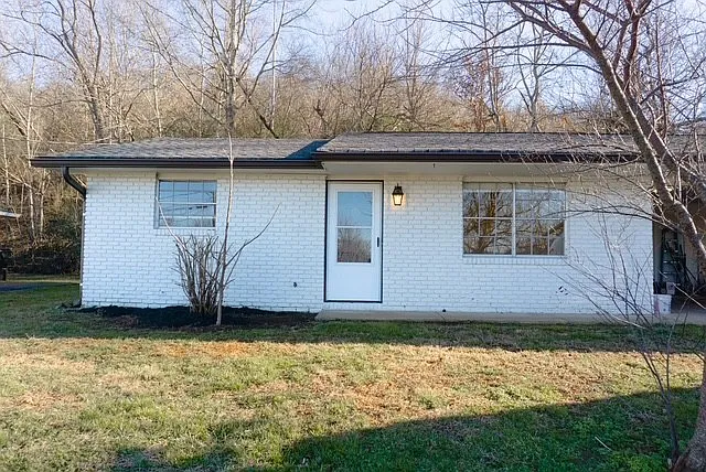 5782 Louise Ln — Photo 3
