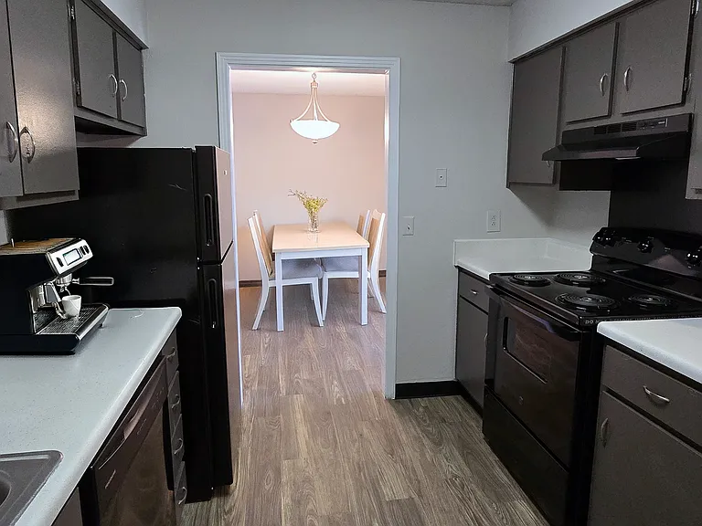 Dominion House — Photo 11