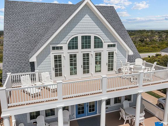 4th image of 4224 Island Dr