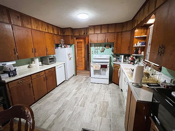 5th image of 610 Bishop St