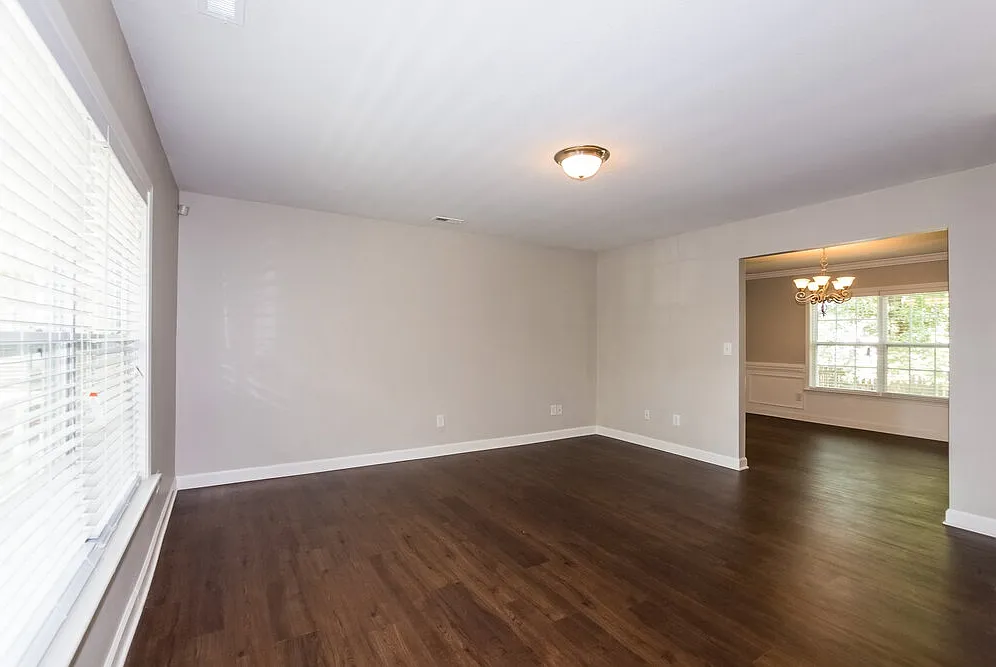 3 bed, 2.5 bath, 2091 sqft, $2,305 — Photo 3