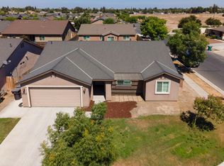 512 Topanga St, Tulare, CA 93274