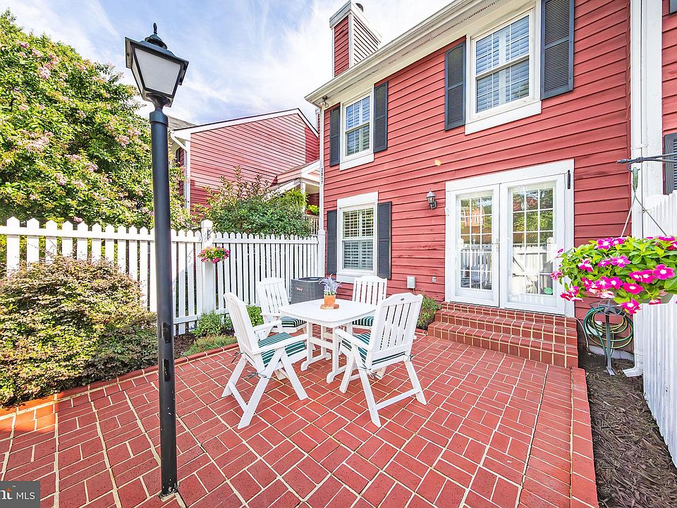 1st image of 2817 S Woodrow St #1