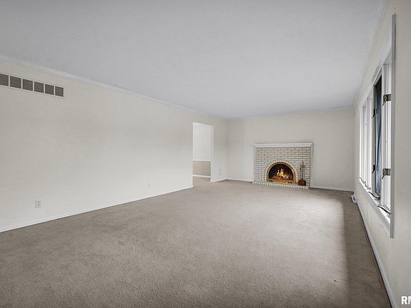 3rd image of 1420 W Tomar Ct