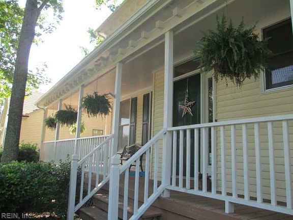 3rd image of 1215 Club House Dr