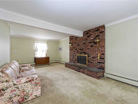 4th image of 19 Rock Ln