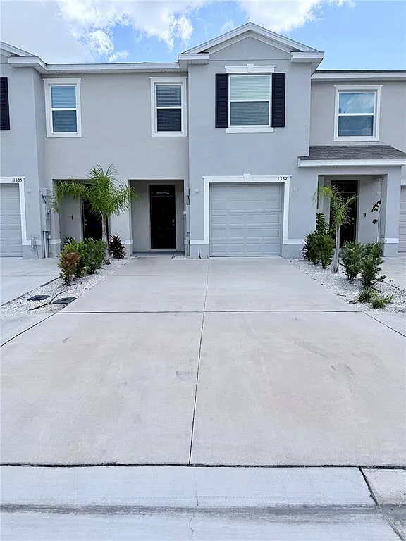 3 bed, 2.5 bath, 1673 sqft, $2,250 — Photo 2