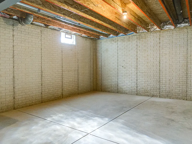 8045 Butterworth Green Dr — Photo 21