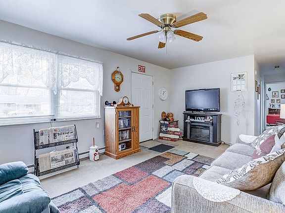 3rd image of 117 Katherine Ct