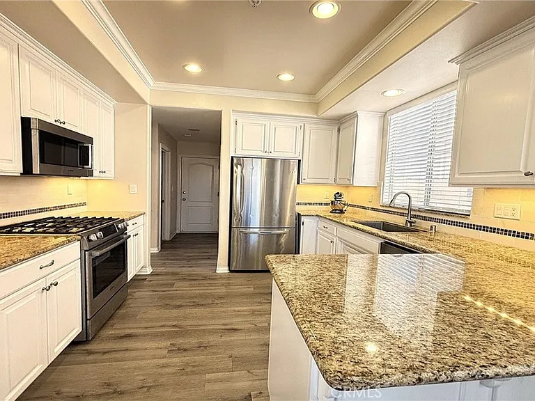 2211 Dufour Ave #B — Photo 11