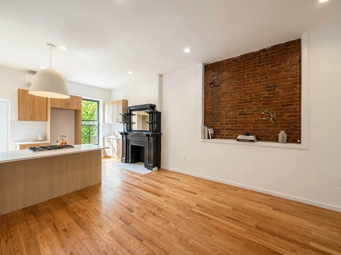 298 Halsey Street — Photo 2