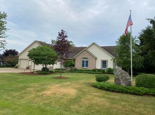 N795 Oak Ridge Dr, Oconomowoc, WI 53066