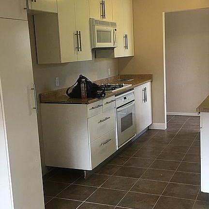 4th image of 100 S Loma Dr